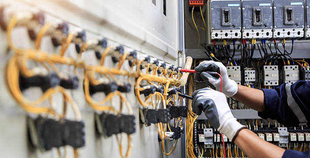 Professional Electrician technician working in Humansville, MO